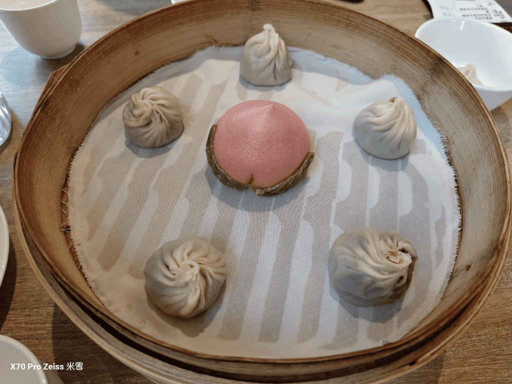 【新莊美食】壽星優惠吃起來，樂天皇朝vs樂蝦拉麵 新莊宏匯店