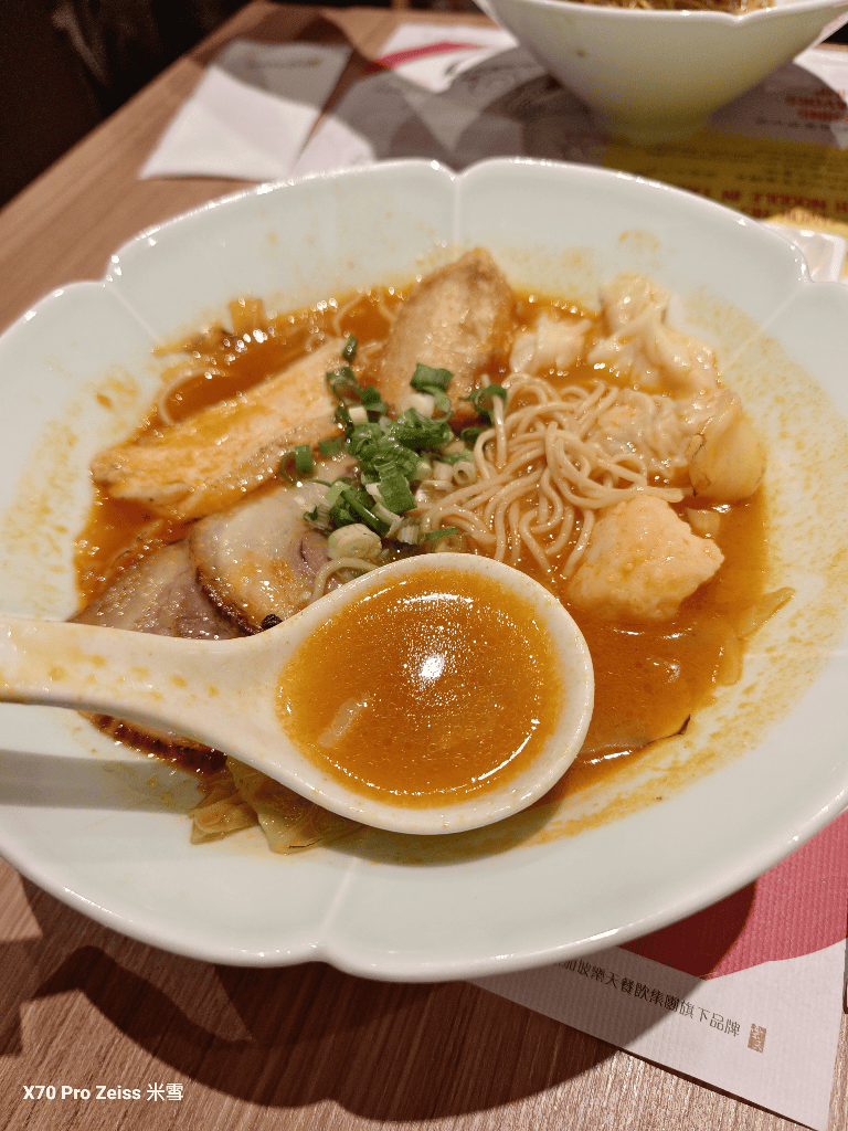 【新莊美食】壽星優惠吃起來，樂天皇朝vs樂蝦拉麵 新莊宏匯店