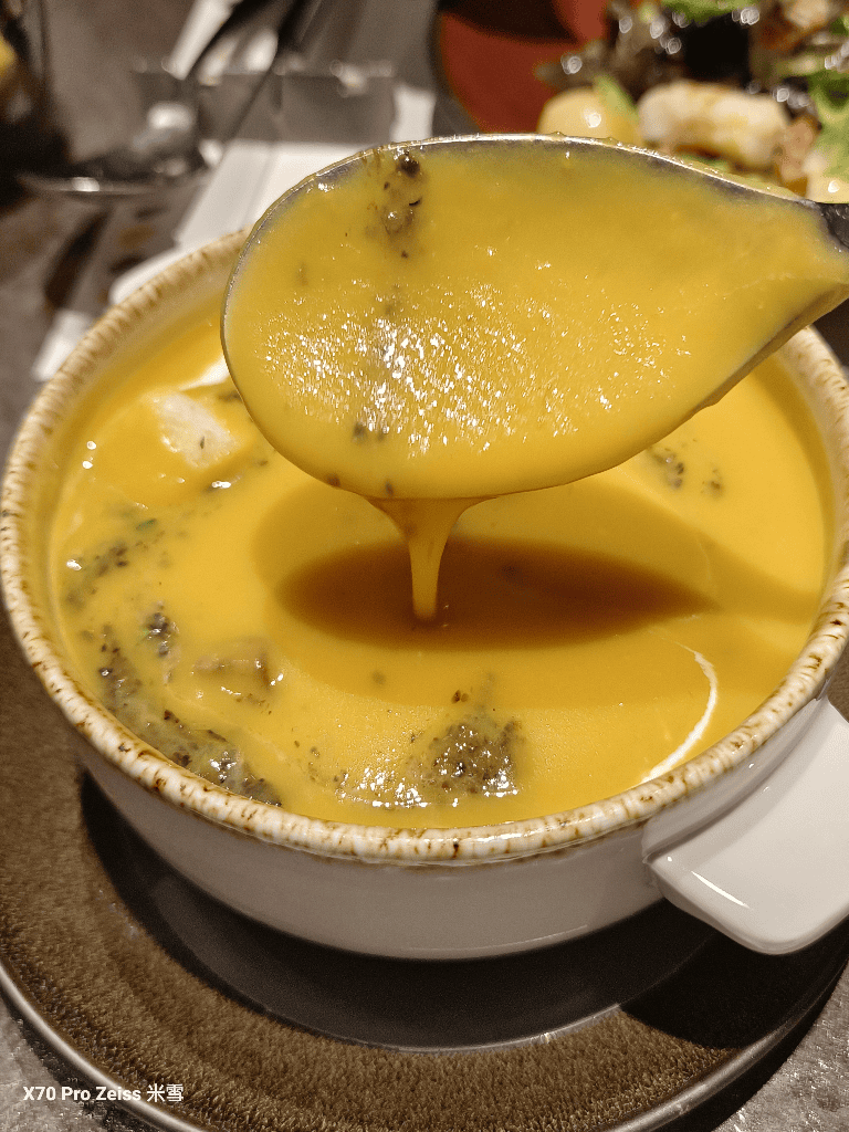 【台北美食】台北喜來登大飯店比薩屋PizzaPub，比薩大師 Mr. Peppe客座開箱🍕