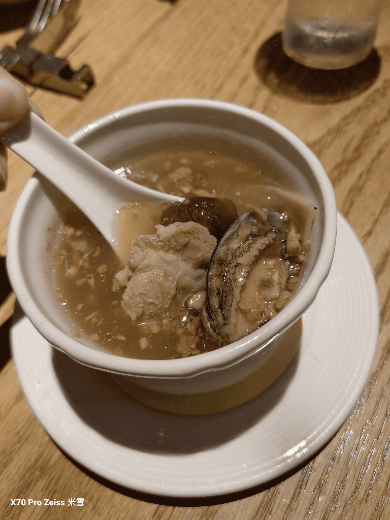 【台北吃到飽】台北君悅酒店凱菲屋Café，黑白大廚來開餐❤️