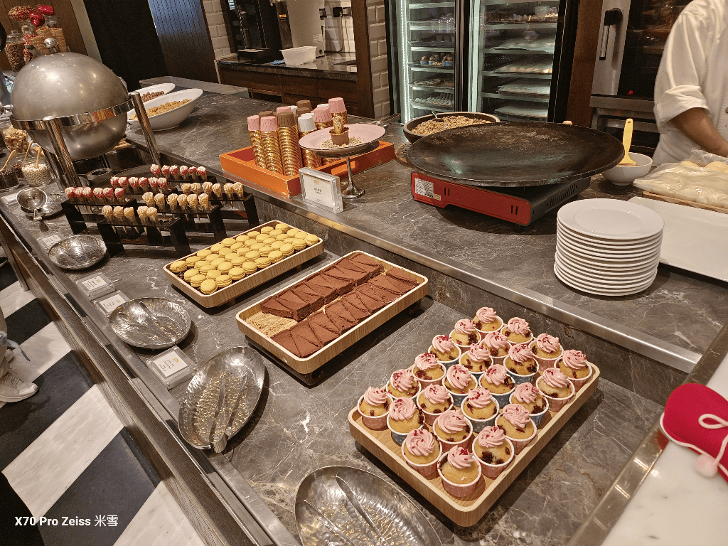 【台北吃到飽】台北君悅酒店凱菲屋Café，黑白大廚來開餐❤️