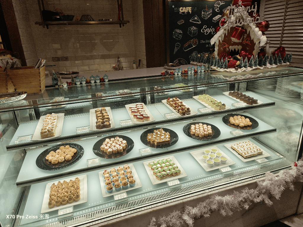 【台北吃到飽】台北君悅酒店凱菲屋Café，黑白大廚來開餐❤️