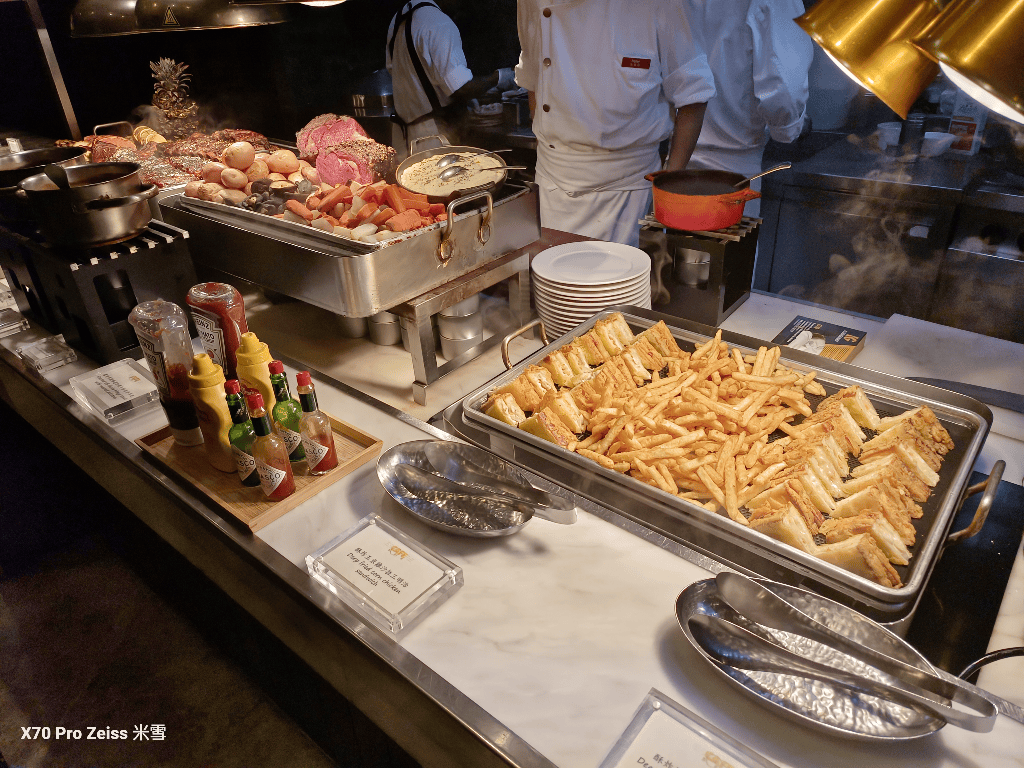 【台北吃到飽】台北君悅酒店凱菲屋Café，黑白大廚來開餐❤️