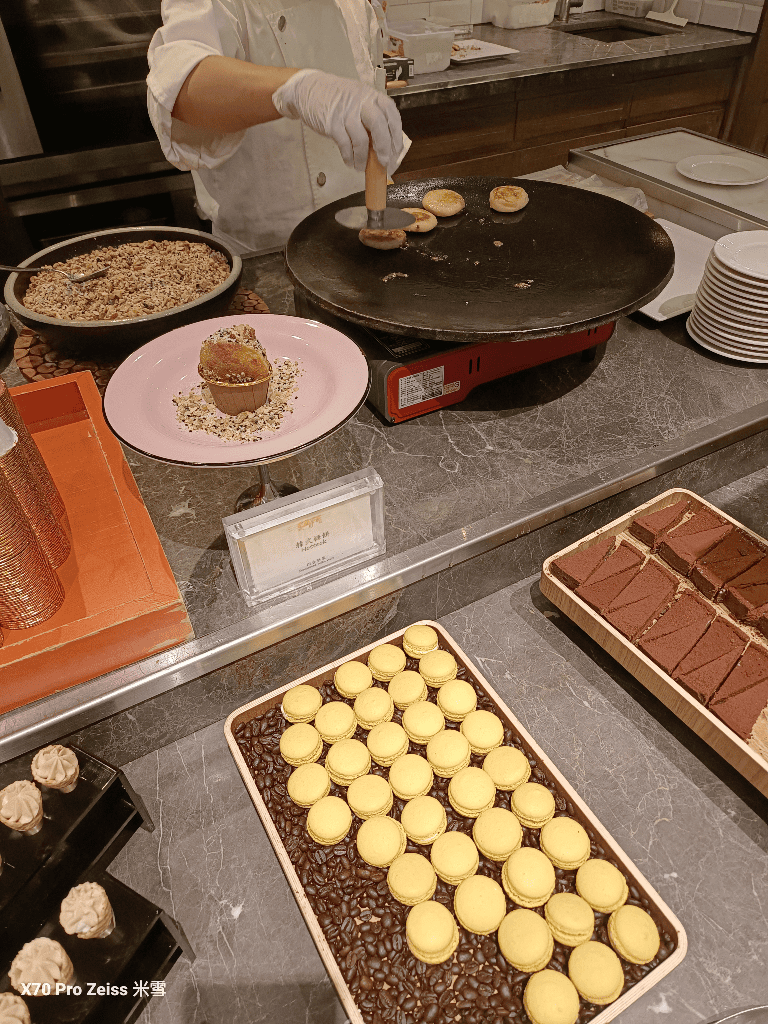 【台北吃到飽】台北君悅酒店凱菲屋Café，黑白大廚來開餐❤️