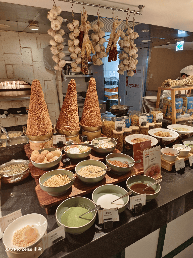 【台北吃到飽】香格里拉遠企CAFE14訪，海陸雙響盛宴開箱💞