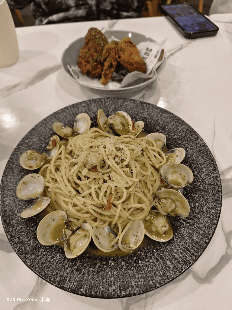 【新莊美食】帕芙尼早午餐，吃到不熟雞翅的可怕記錄