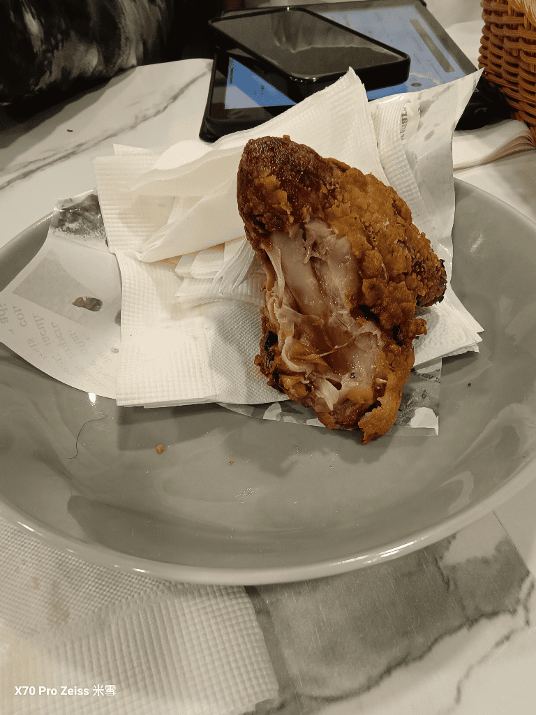 【新莊美食】帕芙尼早午餐，吃到不熟雞翅的可怕記錄