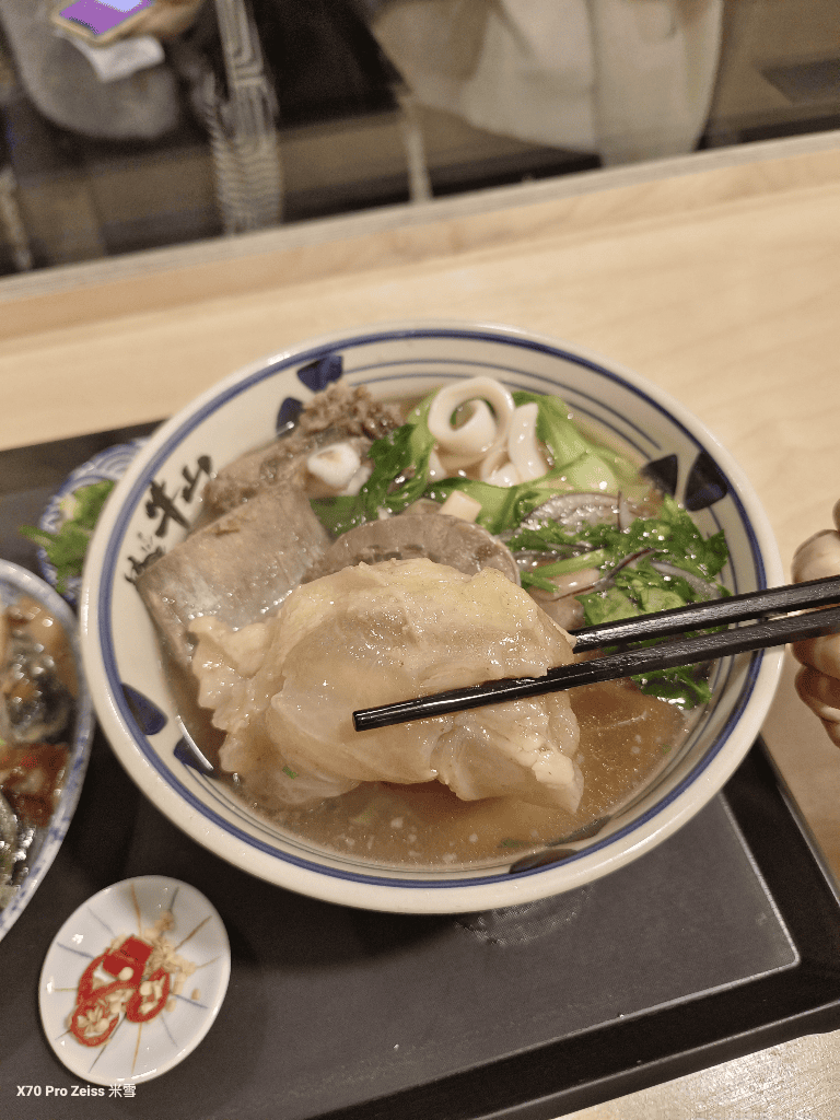 【桃園美食】牛山•牛肉麵燒肉飯，超高人氣的排隊牛肉麵名店！