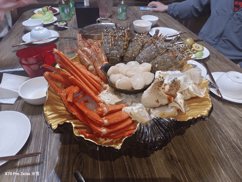【竹北吃到飽】孫太太私料慢火鍋，慶開幕$2888享帝王蟹、A5和牛、龍蝦等火烤私料吃到飽❤️
