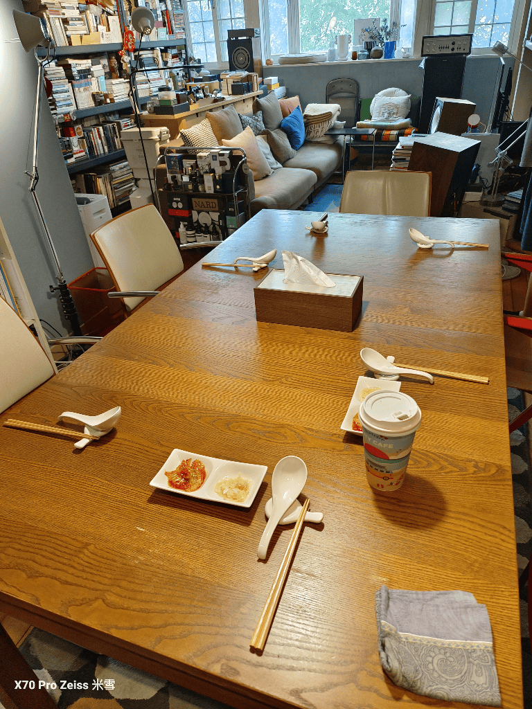 【台北松山美食】老楊在二樓 #Shawn #老翁家四神湯刈包豬腳飯，一次收入🥰