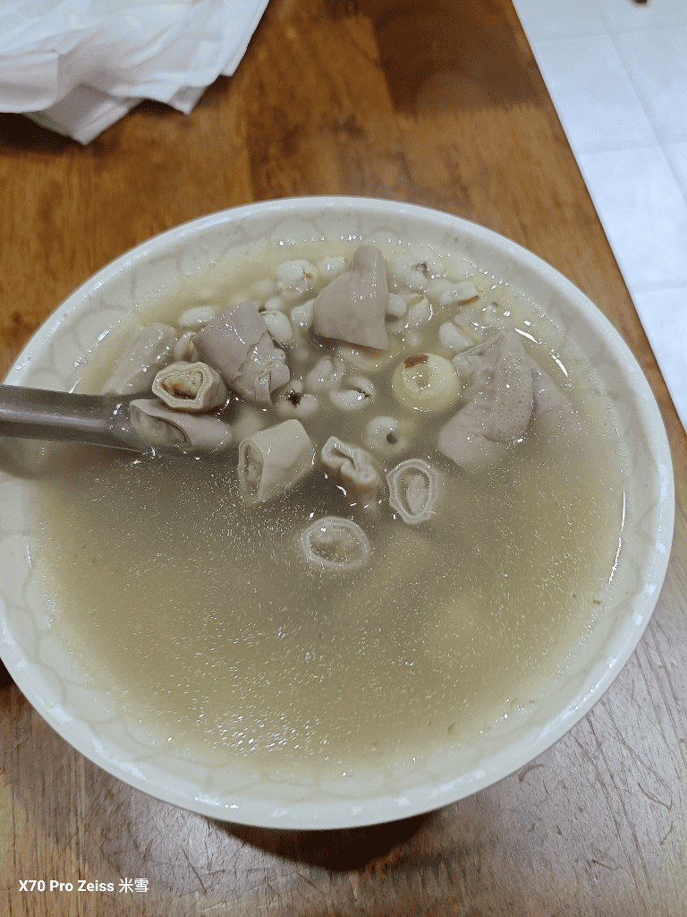 【台北松山美食】老楊在二樓 #Shawn #老翁家四神湯刈包豬腳飯，一次收入🥰