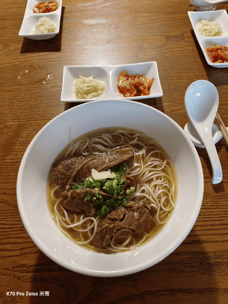 【台北松山美食】老楊在二樓 #Shawn #老翁家四神湯刈包豬腳飯，一次收入🥰