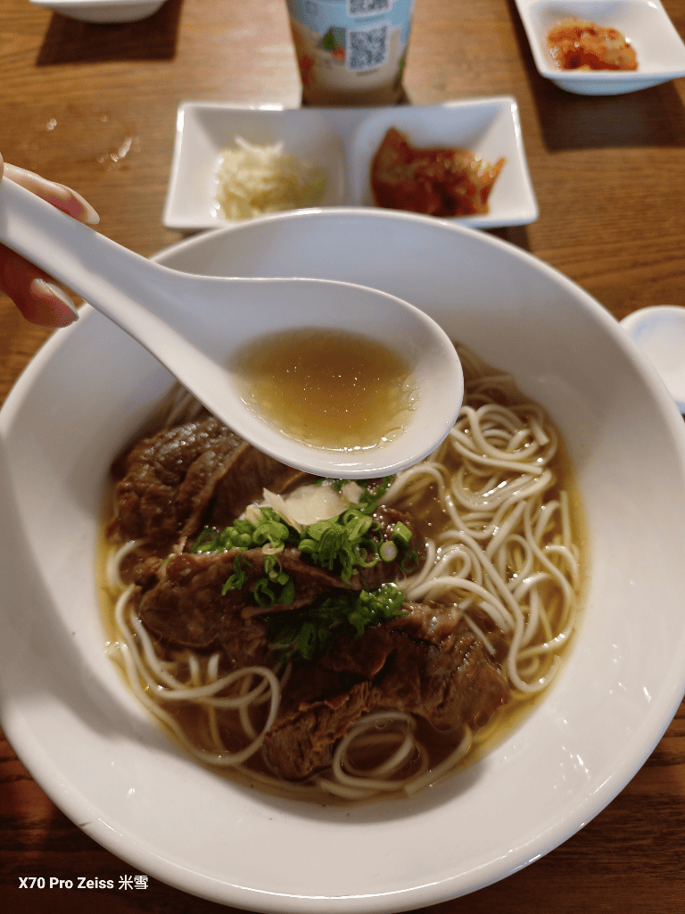 【台北松山美食】老楊在二樓 #Shawn #老翁家四神湯刈包豬腳飯，一次收入🥰