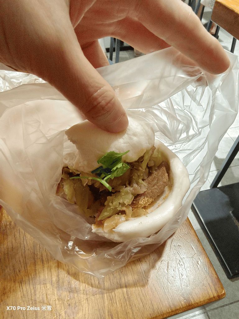 【台北松山美食】老楊在二樓 #Shawn #老翁家四神湯刈包豬腳飯，一次收入🥰