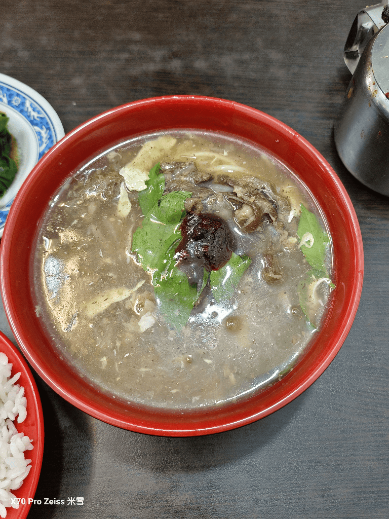 【新莊美食】龍安羊肉羹蚵仔煎,好吃的羊肉羹麵和滷肉飯 - 第8張圖 【新莊美食】龍安羊肉羹蚵仔煎,好吃的羊肉羹麵和滷肉飯