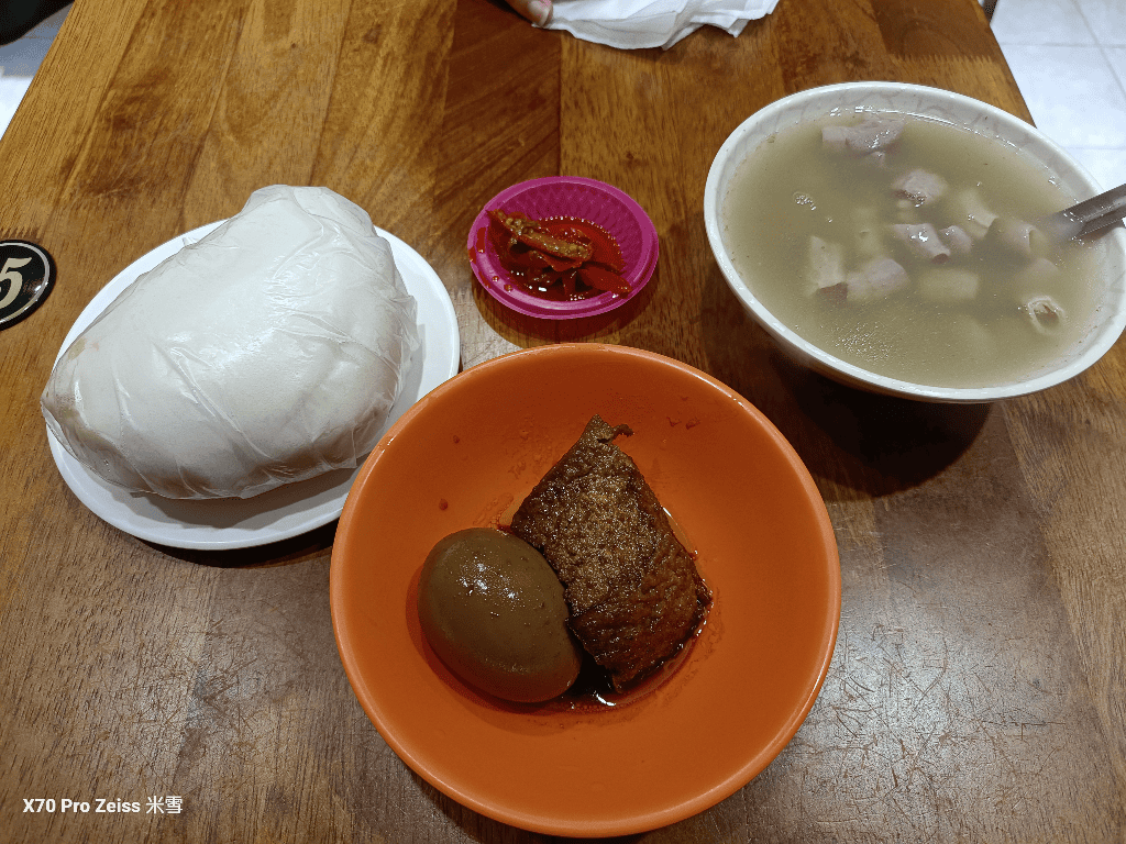 【台北松山美食】老楊在二樓 #Shawn #老翁家四神湯刈包豬腳飯，一次收入🥰