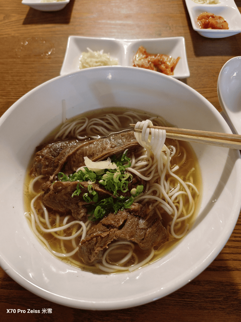 【台北松山美食】老楊在二樓 #Shawn #老翁家四神湯刈包豬腳飯，一次收入🥰