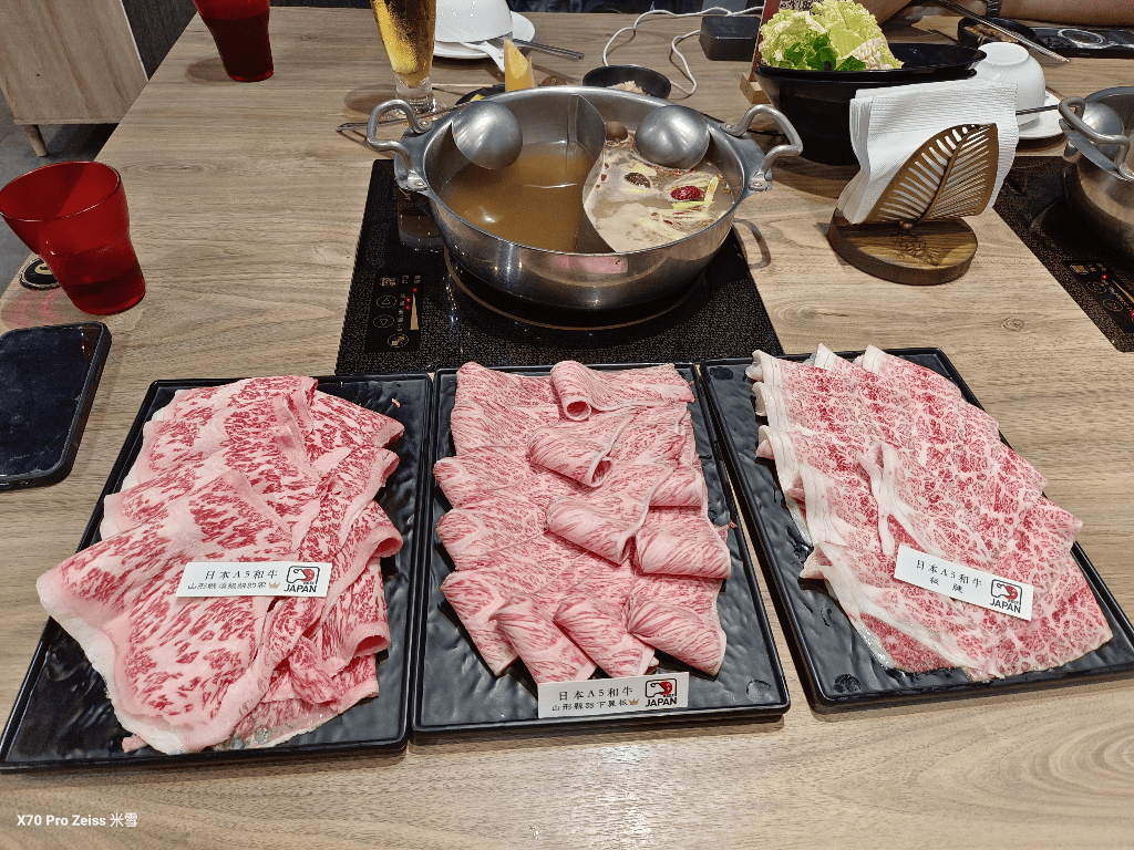 【桃園吃到飽】孫太太私料慢火鍋，慶line群開張$3588暢吃帝王蟹A5和牛龍蝦等火烤私
