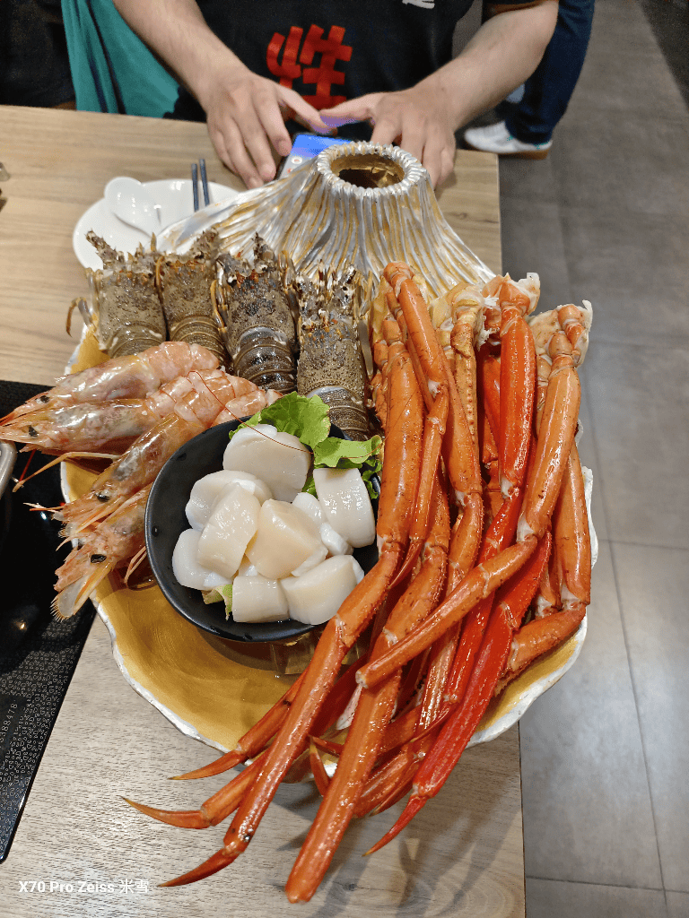 【桃園吃到飽】孫太太私料慢火鍋，慶line群開張$3588暢吃帝王蟹A5和牛龍蝦等火烤私