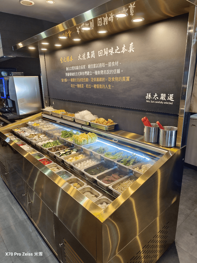 【桃園吃到飽】孫太太私料慢火鍋，慶line群開張$3588暢吃帝王蟹A5和牛龍蝦等火烤私