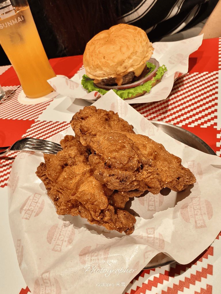 【新莊美食】SUNMAIBURGER金色三麥麥漢堡（新莊宏匯店）再訪