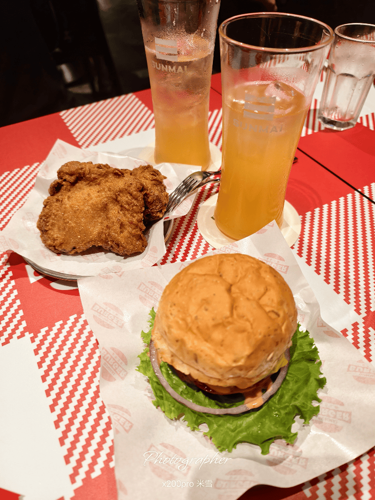 【新莊美食】SUNMAIBURGER金色三麥麥漢堡（新莊宏匯店）再訪