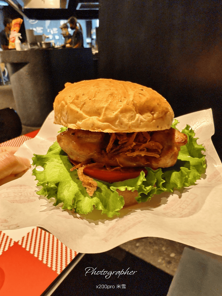 【新莊美食】SUNMAIBURGER金色三麥麥漢堡（新莊宏匯店）再訪
