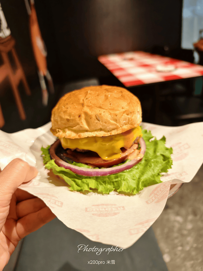 【新莊美食】SUNMAIBURGER金色三麥麥漢堡（新莊宏匯店）再訪