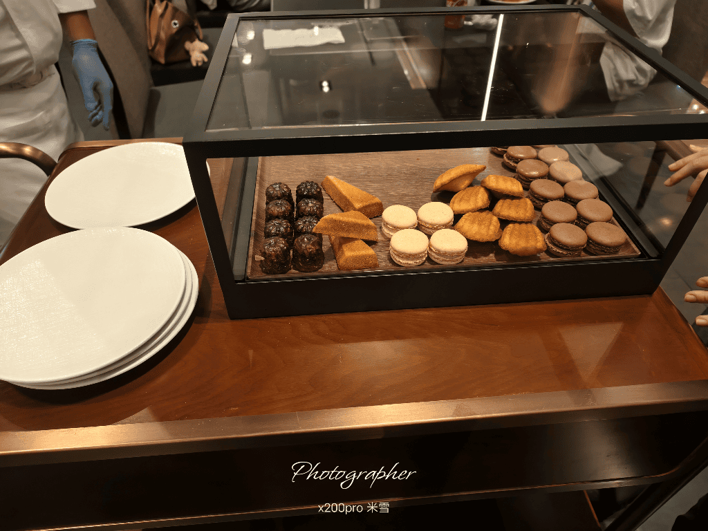 【台北寒舍艾美酒店 】探索廚房自助餐枱升級登場全台首發，帝王蟹、龍蝦、干貝、鮑魚及和牛通通都有❤️❤️❤️