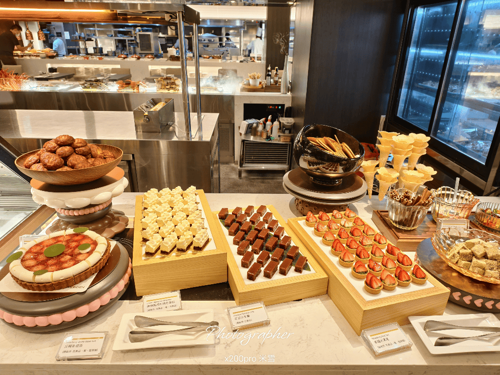 【台北寒舍艾美酒店 】探索廚房自助餐枱升級登場全台首發，帝王蟹、龍蝦、干貝、鮑魚及和牛通通都有❤️❤️❤️