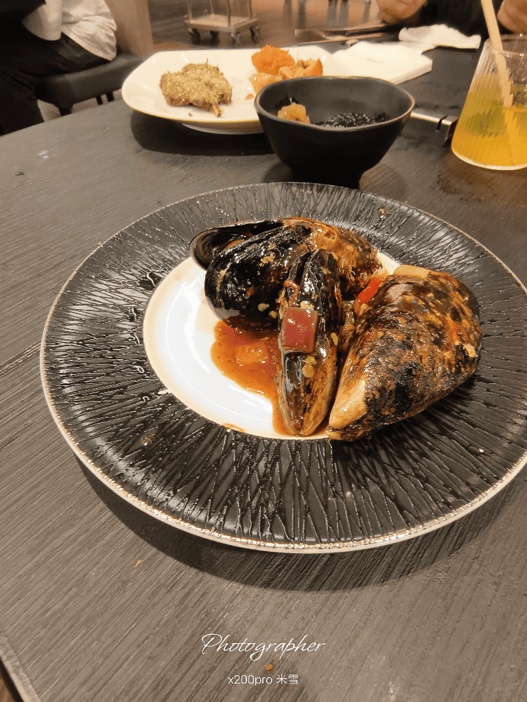 【台北寒舍艾美酒店 】探索廚房自助餐枱升級登場全台首發，帝王蟹、龍蝦、干貝、鮑魚及和牛通通都有❤️❤️❤️