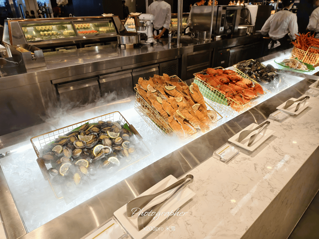 【台北寒舍艾美酒店 】探索廚房自助餐枱升級登場全台首發，帝王蟹、龍蝦、干貝、鮑魚及和牛通通都有❤️❤️❤️