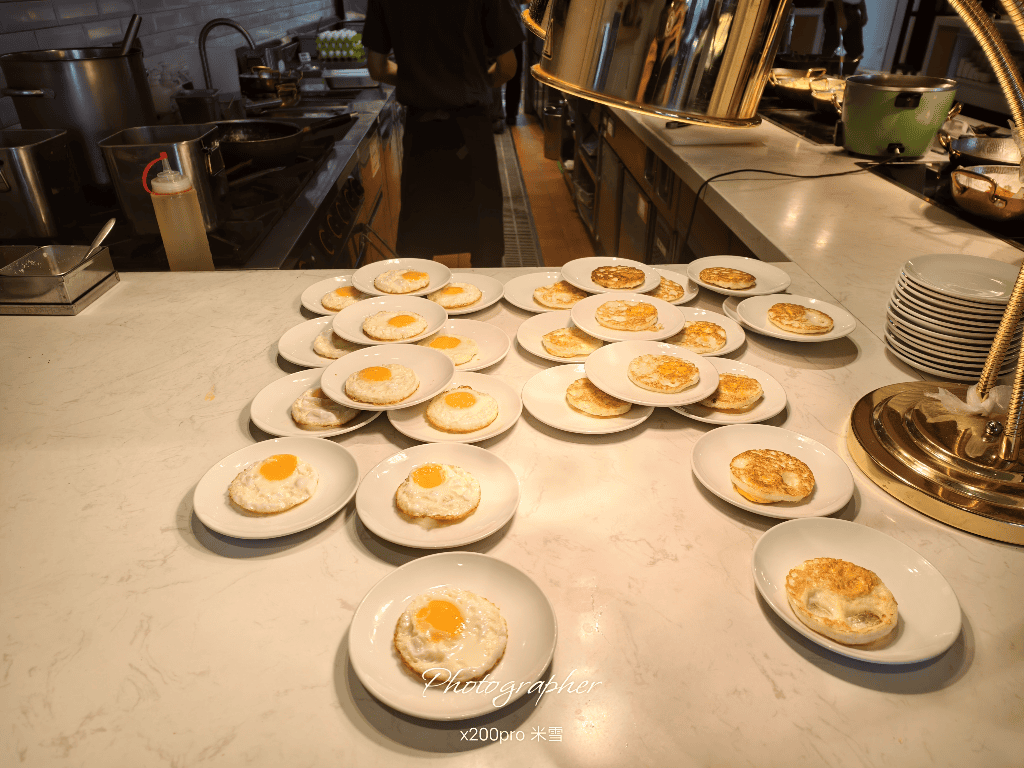 【新莊美食】新莊凱悅嘉軒酒店，青焰炭火熟成牛排早餐再訪