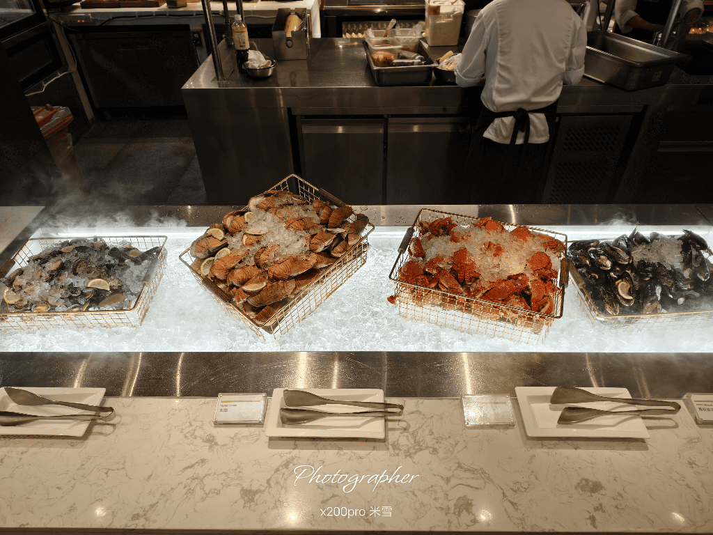 【台北寒舍艾美酒店 】探索廚房自助餐枱升級登場3訪，帝王蟹、龍蝦、干貝、鮑魚及和牛通通都有❤️❤️❤️