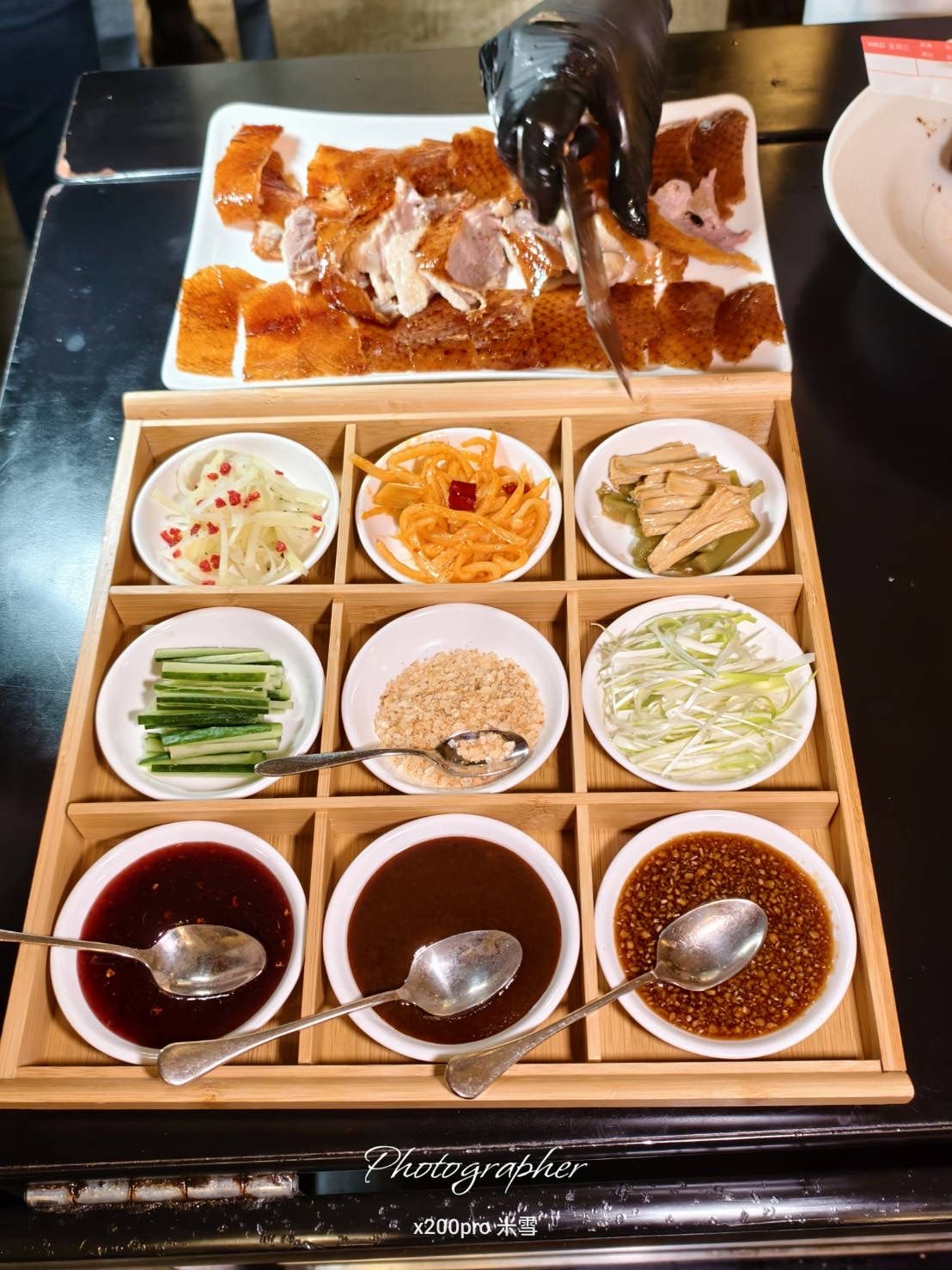 【台北美食】粵亮廣式料理，再訪吃片鴨、戰斧牛及滿滿海味的海鮮湯❤️