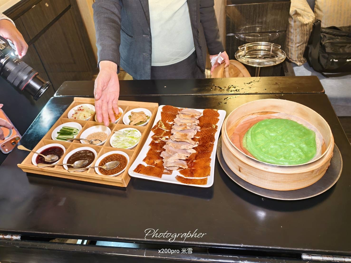 【台北美食】粵亮廣式料理，再訪吃片鴨、戰斧牛及滿滿海味的海鮮湯❤️