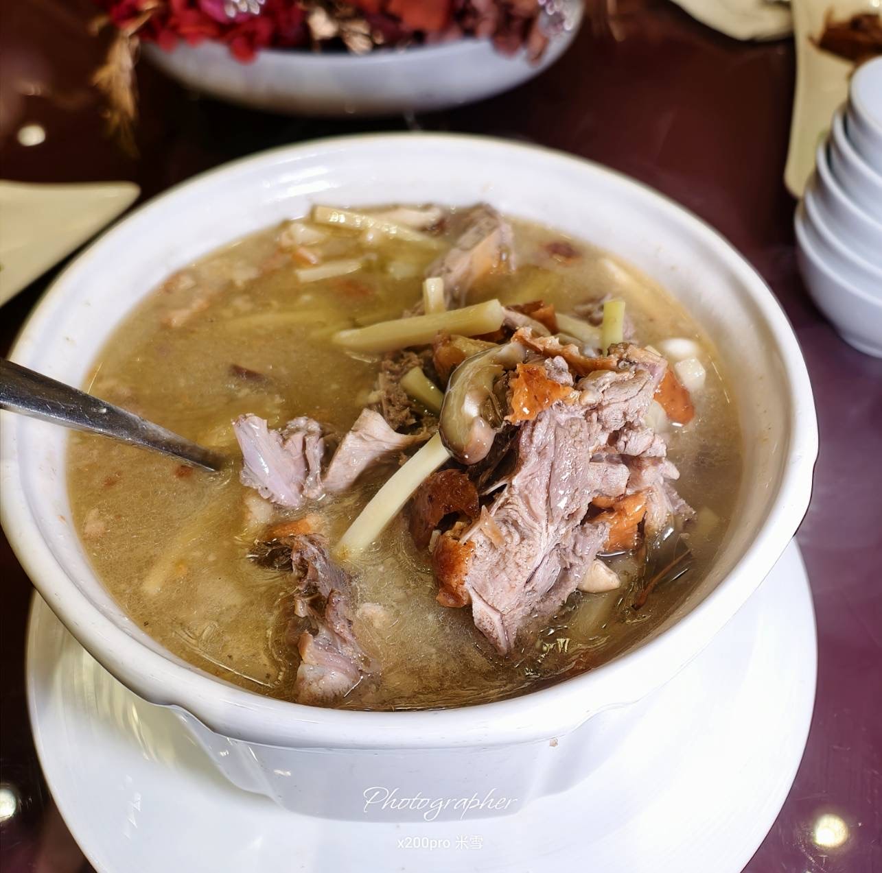 【台北美食】粵亮廣式料理，再訪吃片鴨、戰斧牛及滿滿海味的海鮮湯❤️