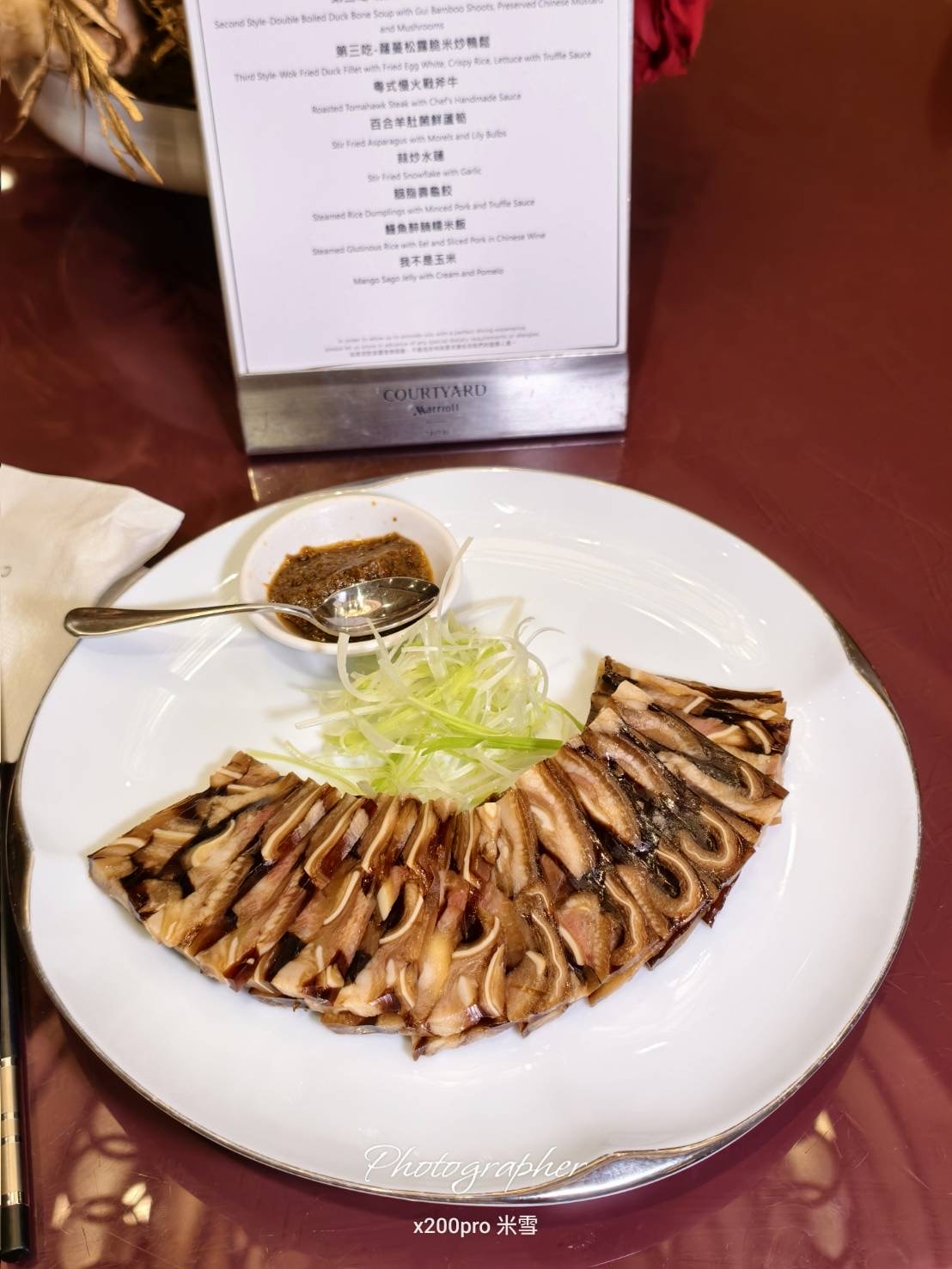 【台北美食】粵亮廣式料理，再訪吃片鴨、戰斧牛及滿滿海味的海鮮湯❤️