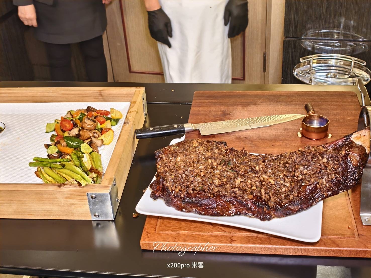 【台北美食】粵亮廣式料理，再訪吃片鴨、戰斧牛及滿滿海味的海鮮湯❤️