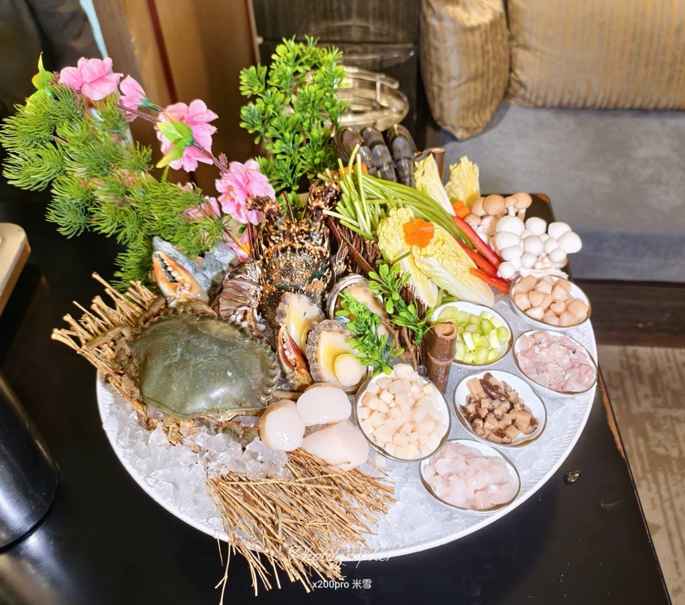 【台北美食】粵亮廣式料理，再訪吃片鴨、戰斧牛及滿滿海味的海鮮湯❤️