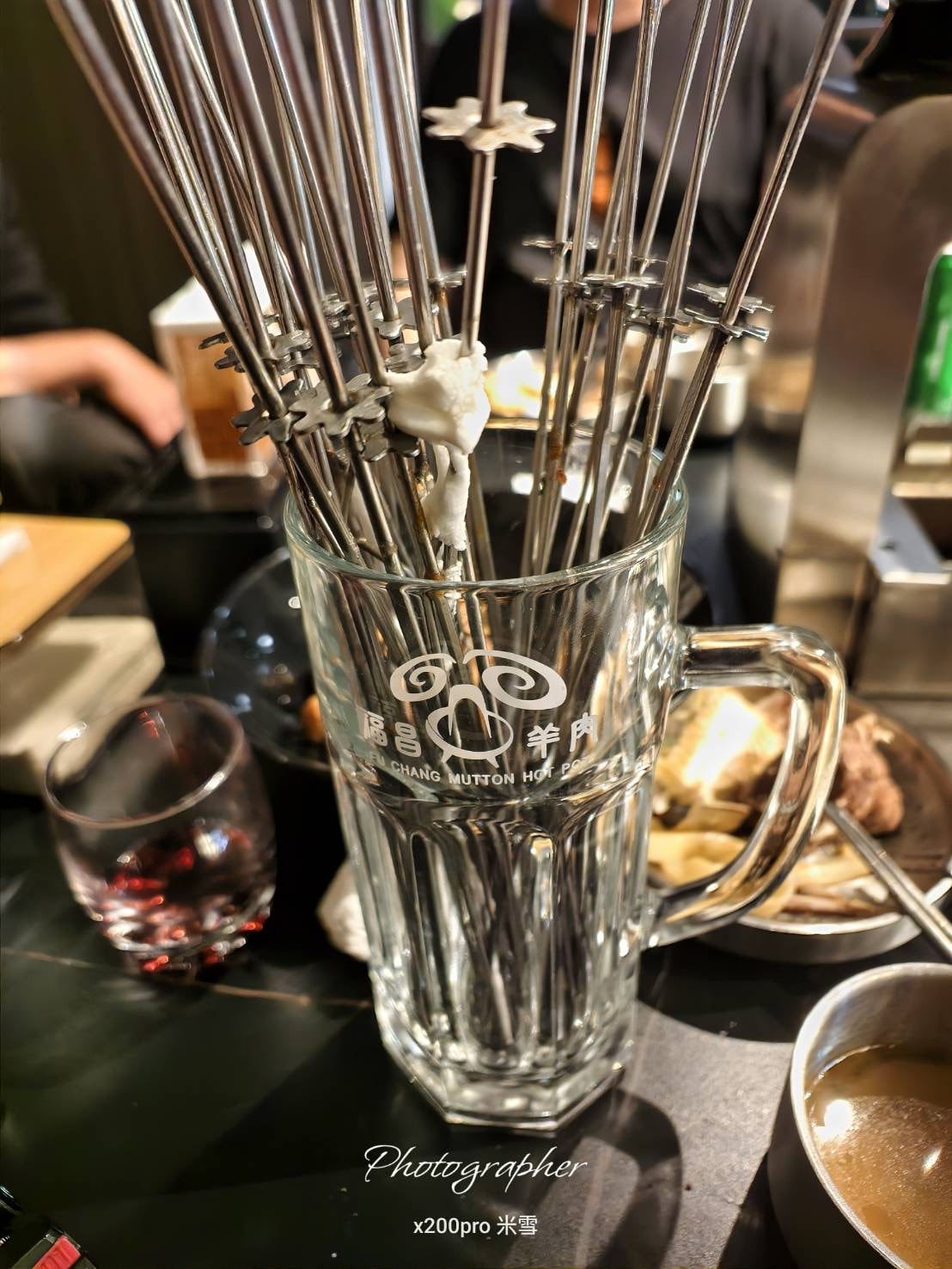 【台北美食】羊騷殿，全台首創自動烤串的美味羊肉料理🍻