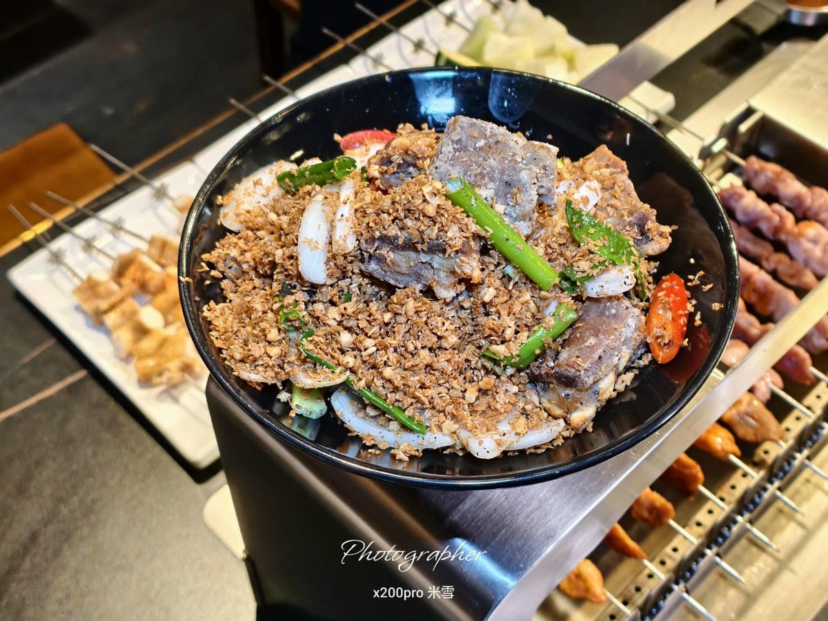 【台北美食】羊騷殿，全台首創自動烤串的美味羊肉料理🍻