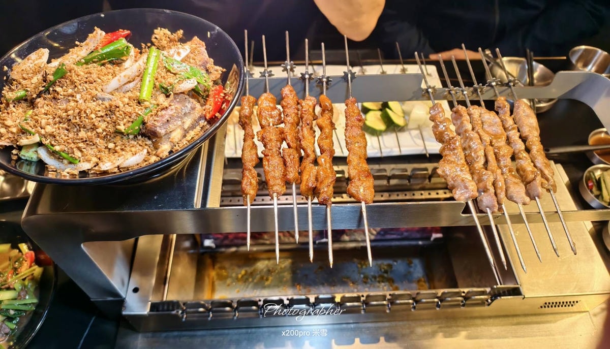 【台北美食】羊騷殿，全台首創自動烤串的美味羊肉料理🍻