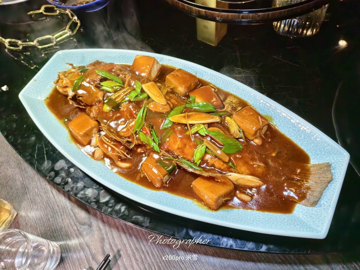 【台北大安區美食】龍洞海產，超浮誇飛天龍蝦麵人均只要$1200！！！