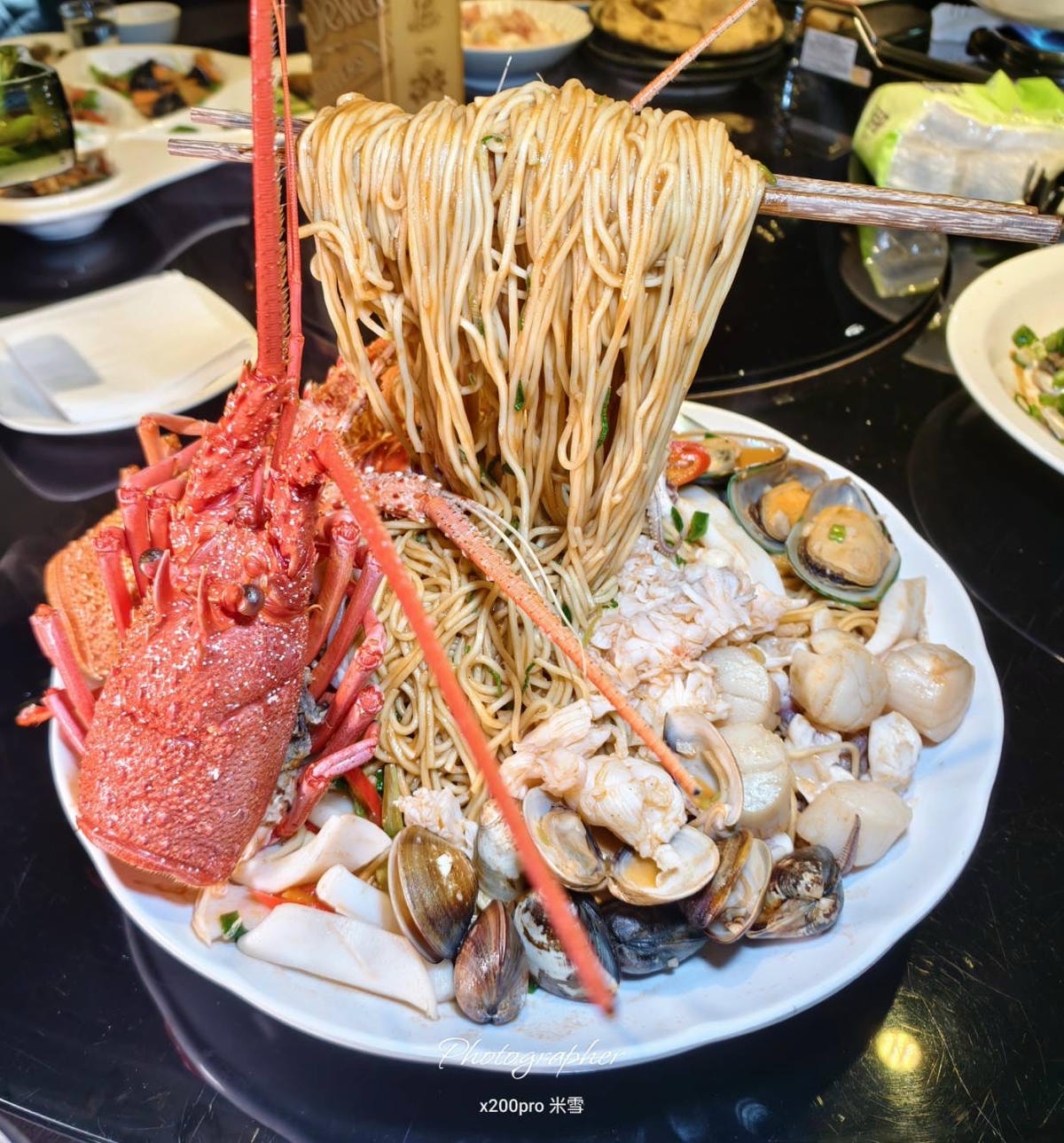 【台北大安區美食】龍洞海產,超浮誇飛天龍蝦麵人均只要$1200!!! - 第9張圖 【台北大安區美食】龍洞海產,超浮誇飛天龍蝦麵人均只要$1200!!!