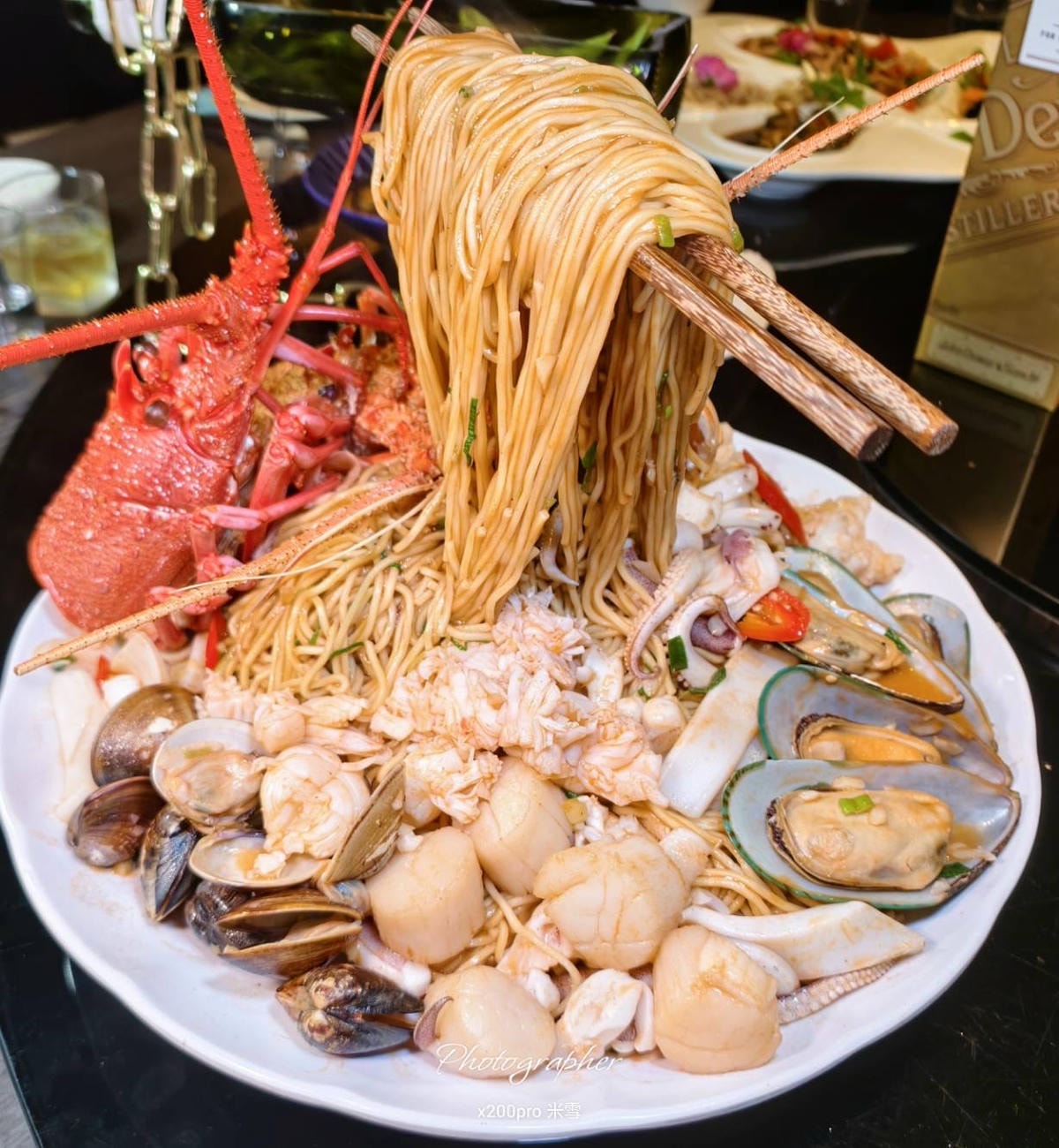 【台北大安區美食】龍洞海產，超浮誇飛天龍蝦麵人均只要$1200！！！