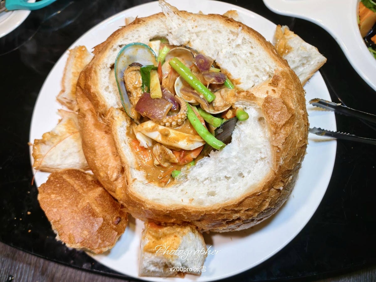 【台北大安區美食】龍洞海產，超浮誇飛天龍蝦麵人均只要$1200！！！