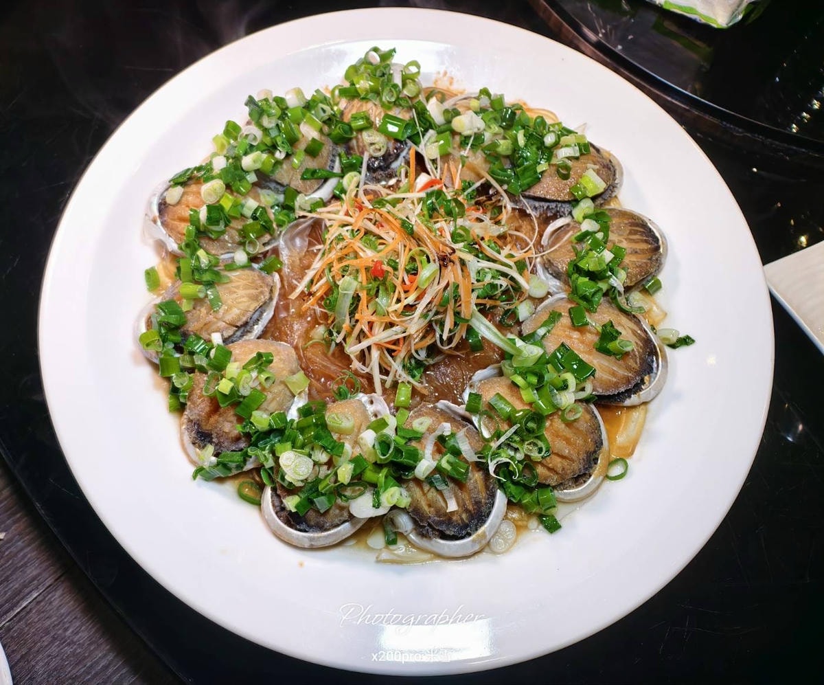 【台北大安區美食】龍洞海產，超浮誇飛天龍蝦麵人均只要$1200！！！
