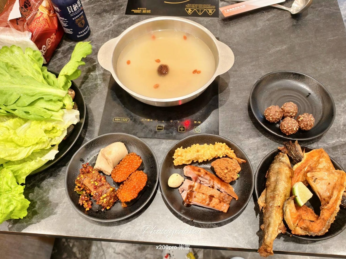 【桃園美食吃到飽】極千葉，魔爪&金莎大自由的鍋物吃到飽🍻