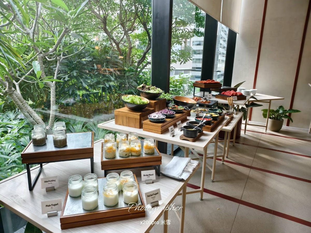 【曼谷飯店美食】曼谷瑪哈納功標準酒店，Double Standard 早餐